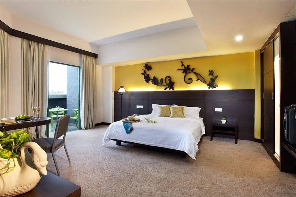 Swan Garden Hotel 4*